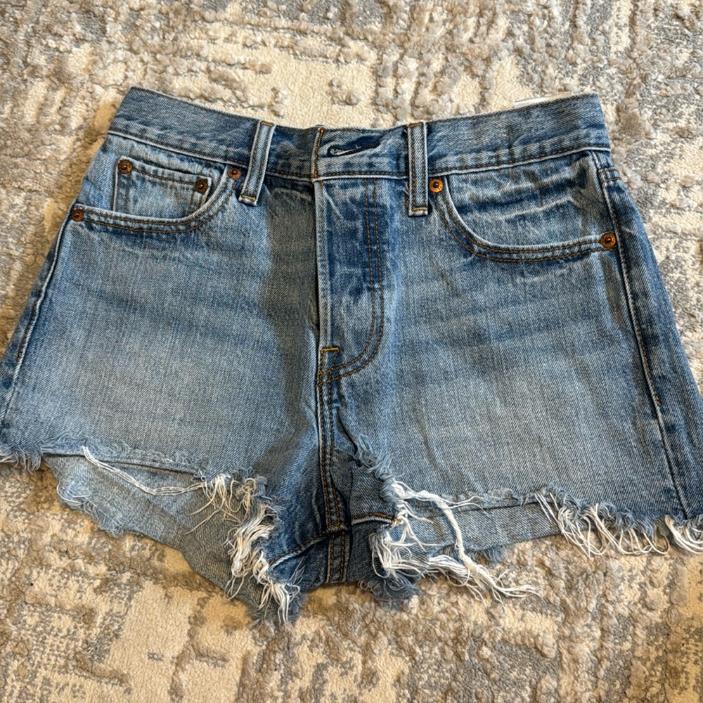 LEVIS WOMEN DENIM SHORTS